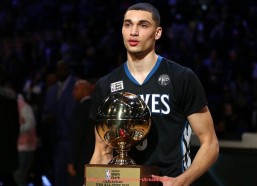 球探体育-NBA2K14中文版：详细介绍NBA2K14中文版游戏的特点与玩法